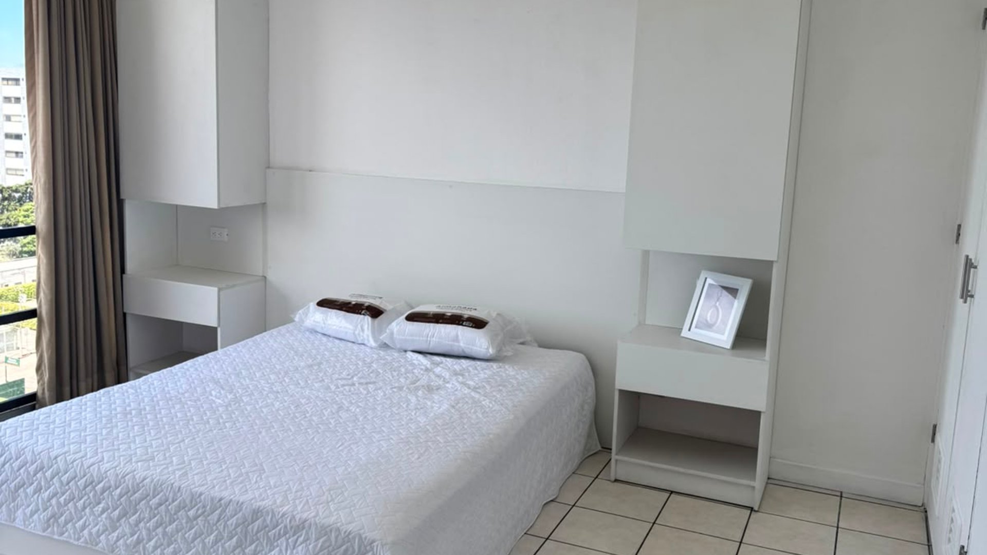 Apartamento Amueblado en Renta en Zona 9 - Miniatura 3