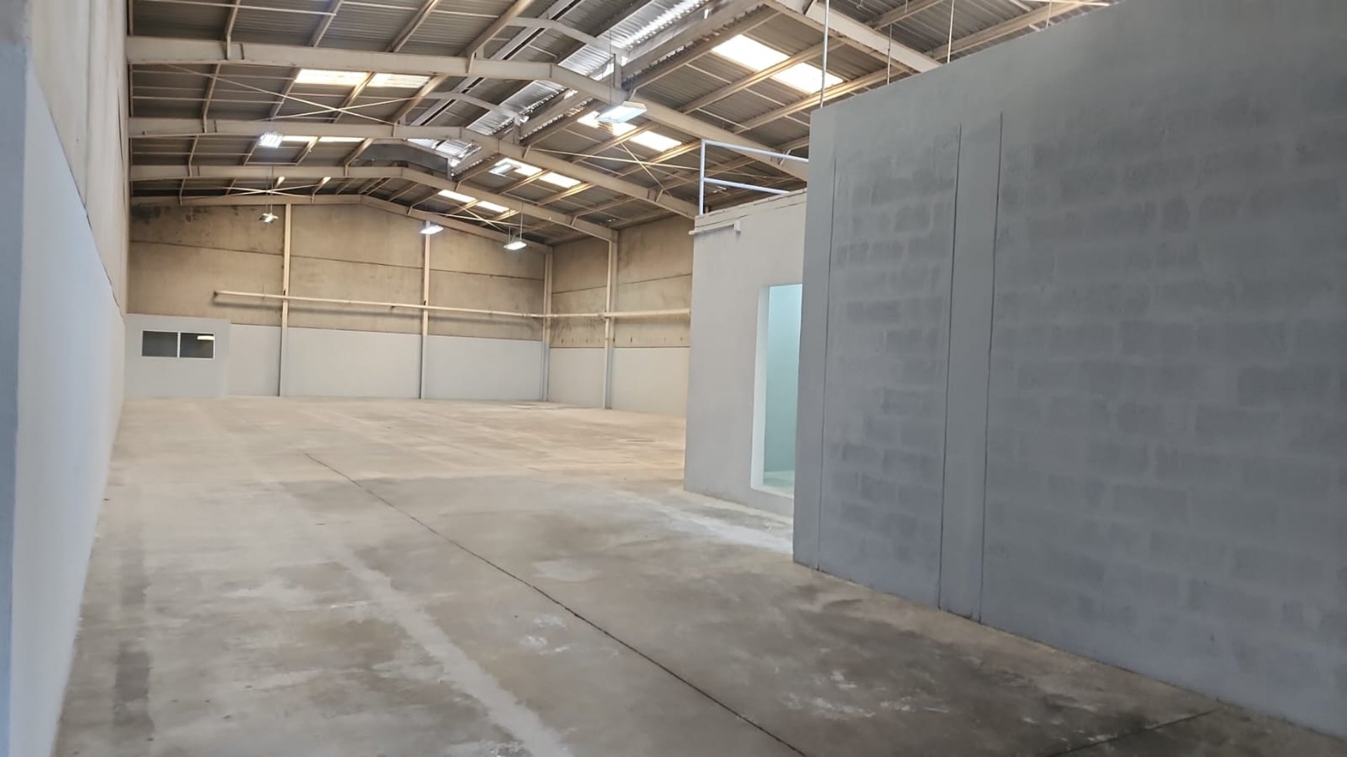 OFIBODEGA EN COMPLEJO ZONA 6 DE VILLA NUEVA - Miniatura 9