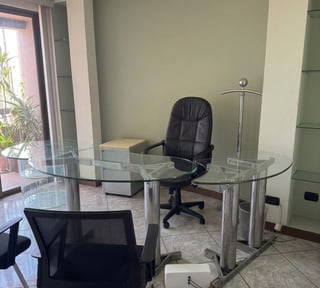 Oficina en renta en zona 15 Edificio de uso mixto
