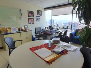 Oficina de 848mts. venta zona 10 para inversión - Image 13