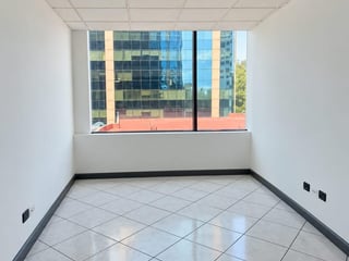 📍 OFICINA EN RENTA – 8 AMBIENTES + 2 BAÑOS | EUROPLAZA | ZONA 14 - 5