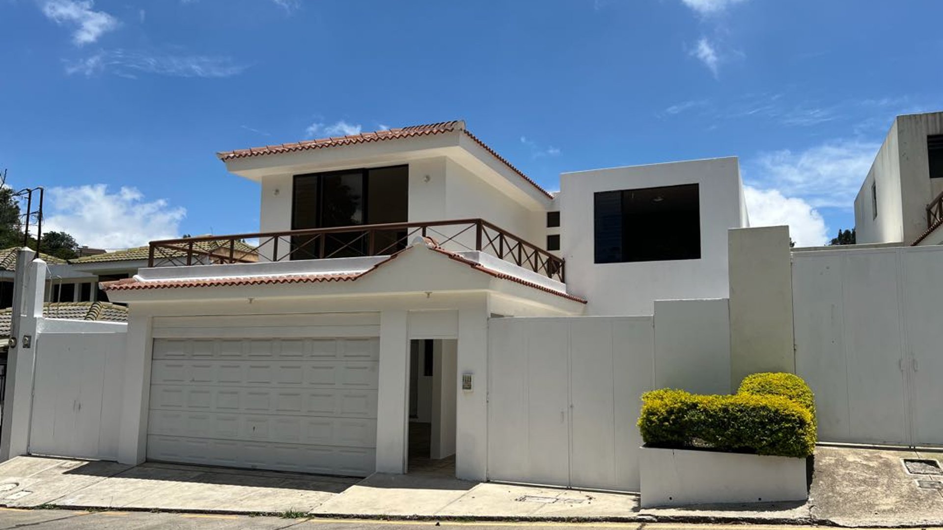 *Venta de casa 4 Dormitorios en Terravista Km 16.5 Carr. a Olmeca*