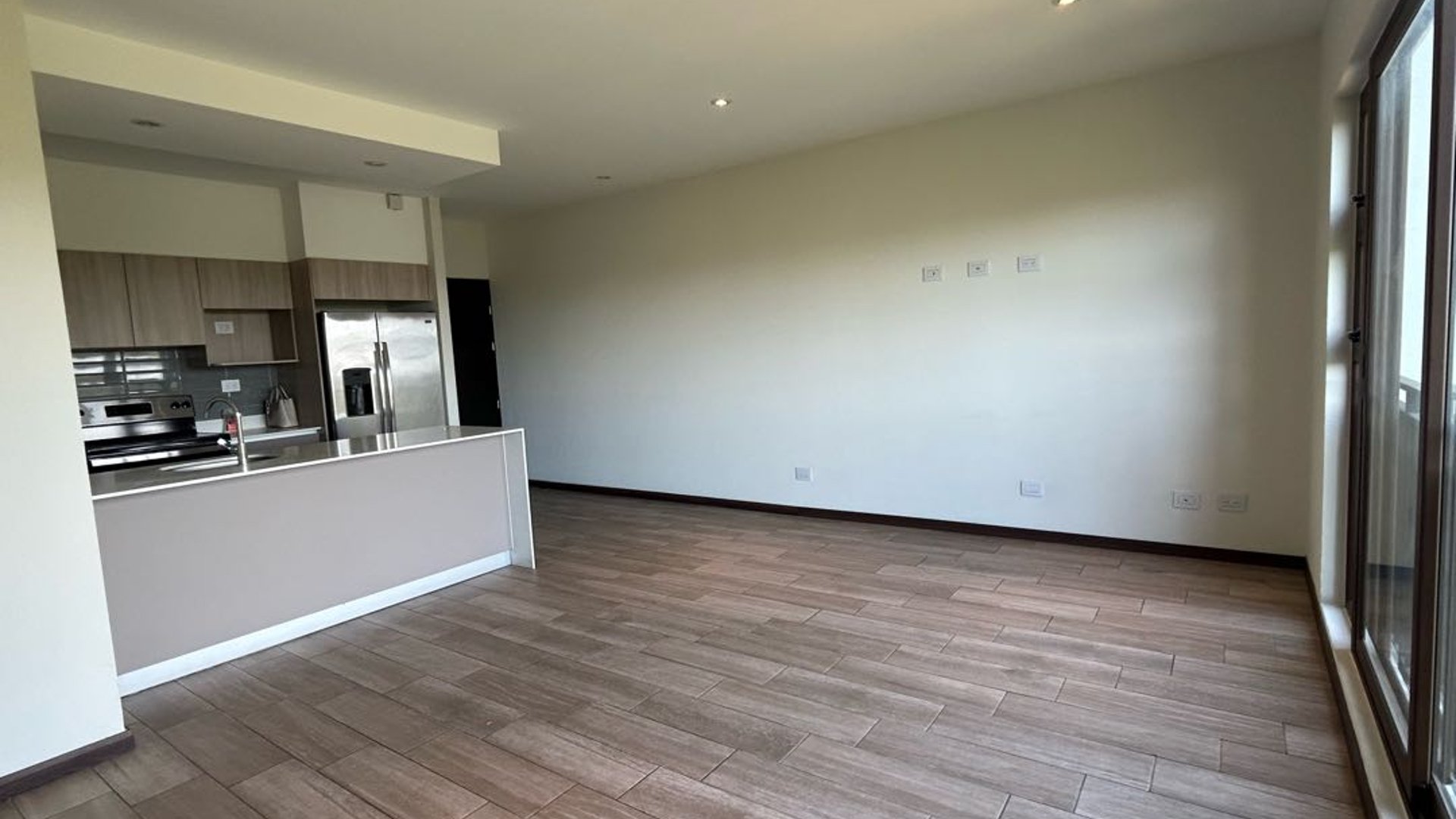 Apartamento en Renta  en Edificio  San Isidro 2021, Zona 16 - Miniatura 3