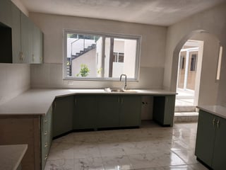 CASA REMODELADA EN VENTA EN ZONA 1 - 4