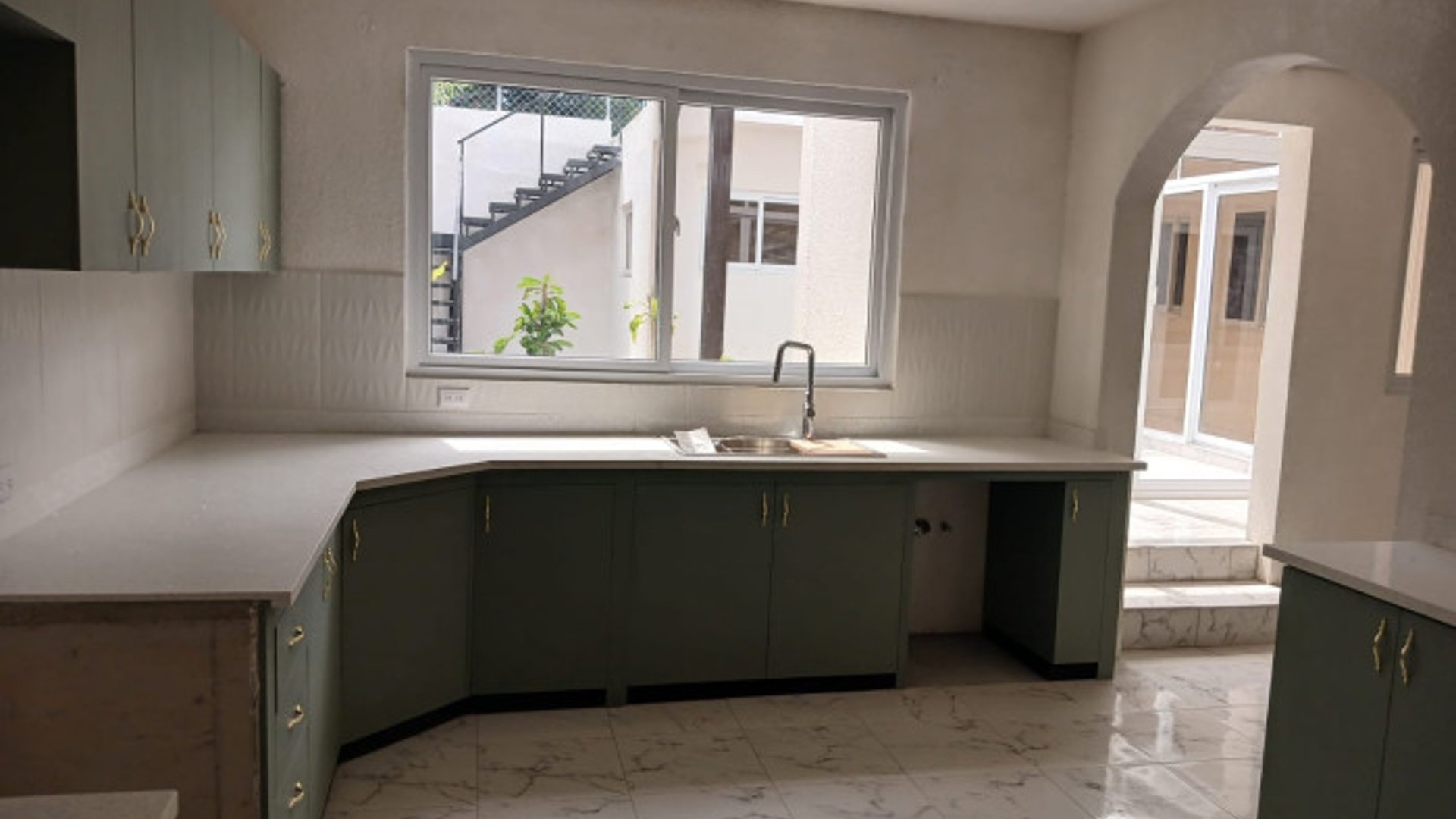 CASA REMODELADA EN VENTA EN ZONA 1 - Miniatura 4