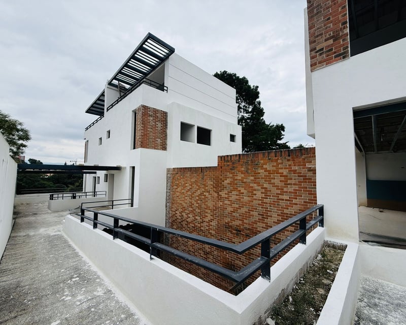 VENTA DE HERMOSA CASA PARA ESTRENAR - VH1, ZONA 15