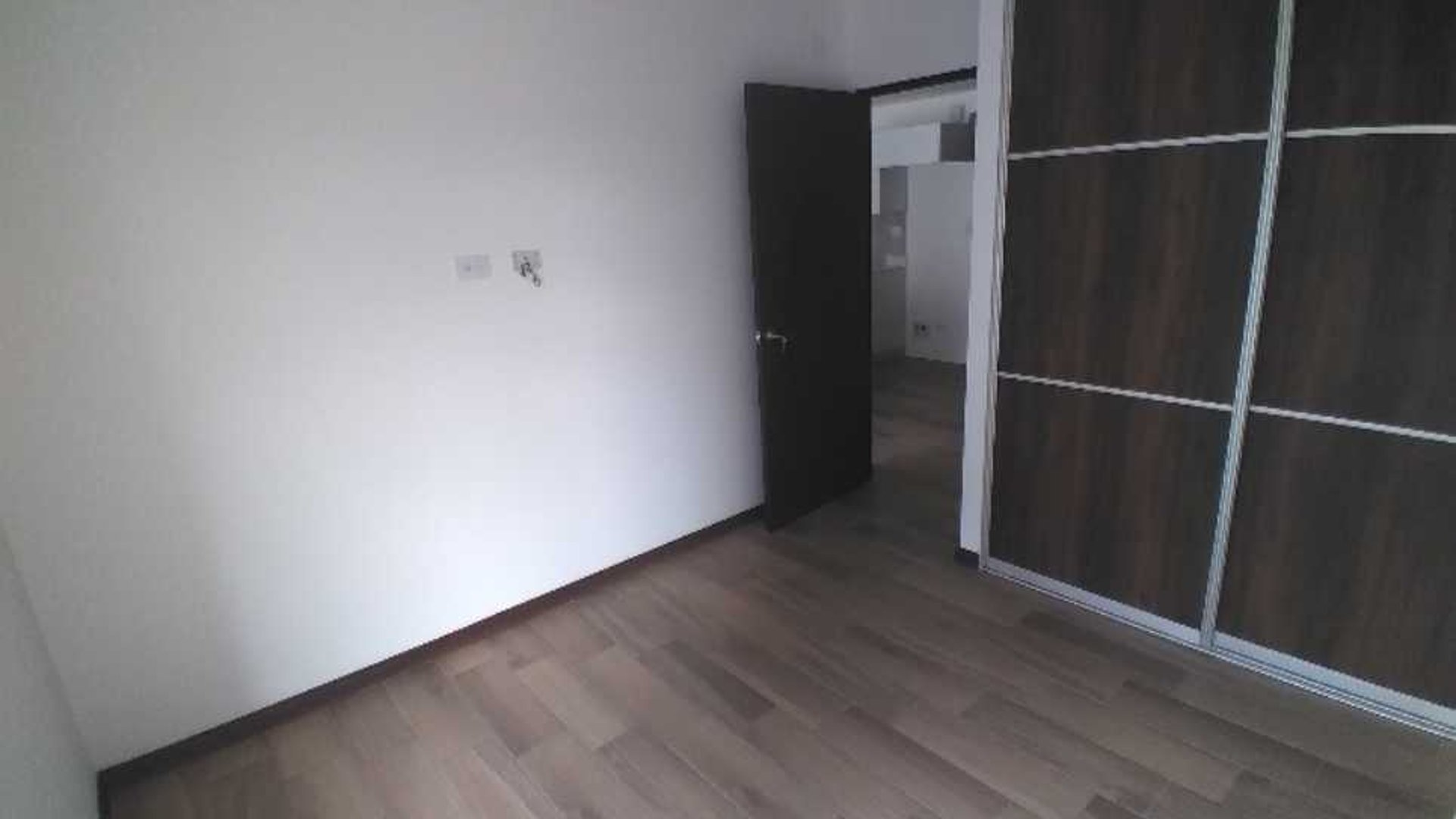 Rento apartamento nuevo Torre Asunción Sur, Zona 5 - Miniatura 5
