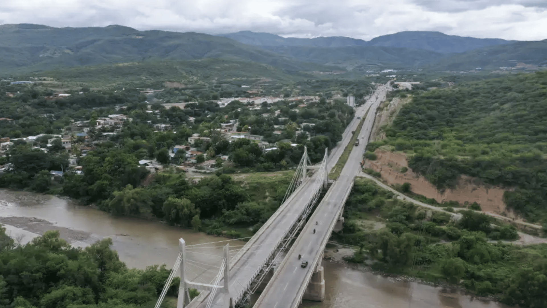TECULUTAN-ZACAPA / Terreno en venta sobre Carretera principal
