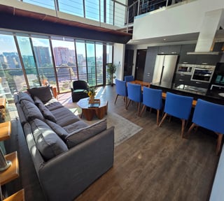 Apartamento en venta amueblado de 3 habitaciones en zona 10 Ref-5550