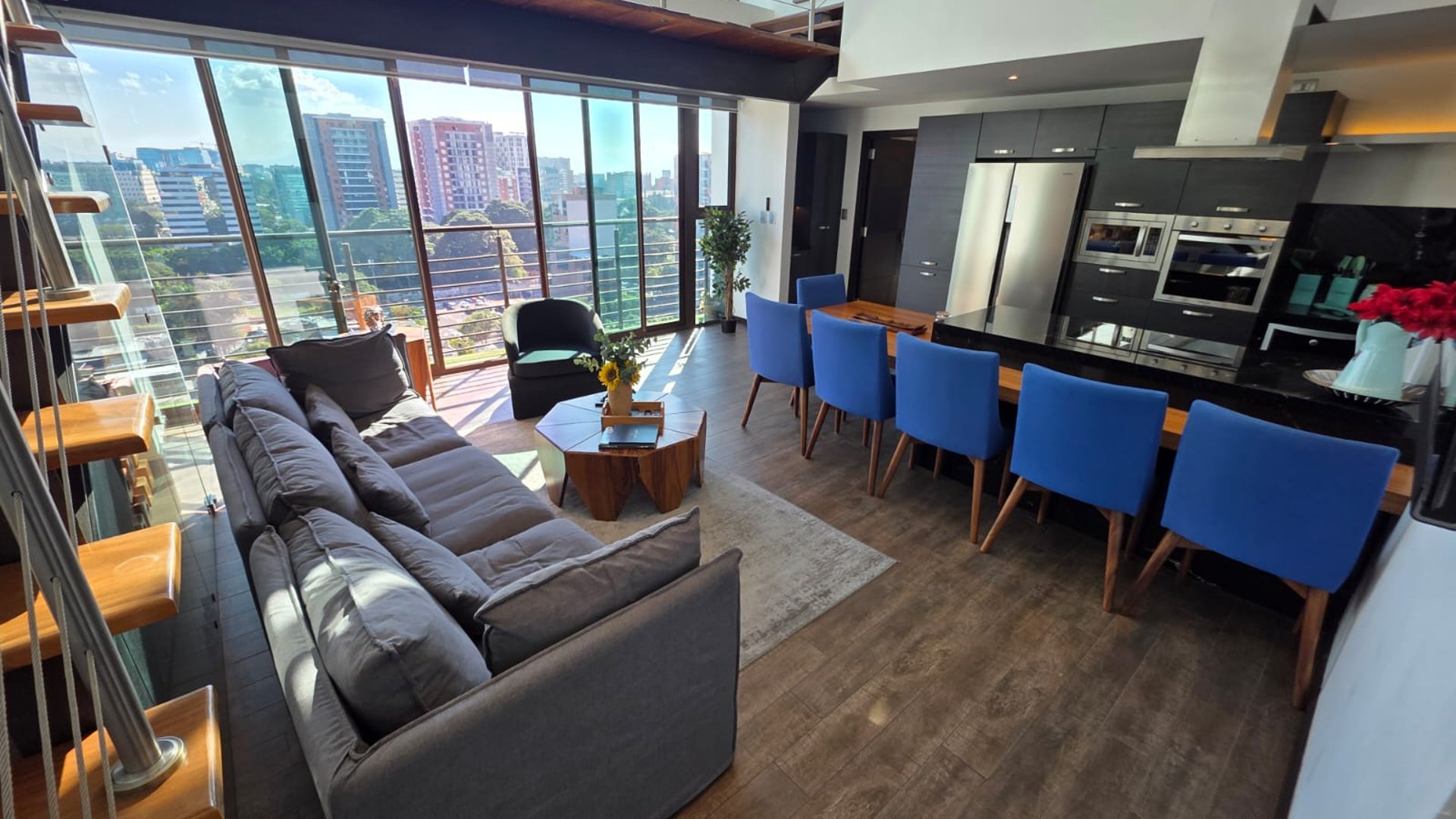 Apartamento en venta amueblado de 3 habitaciones en zona 10 Ref-5550