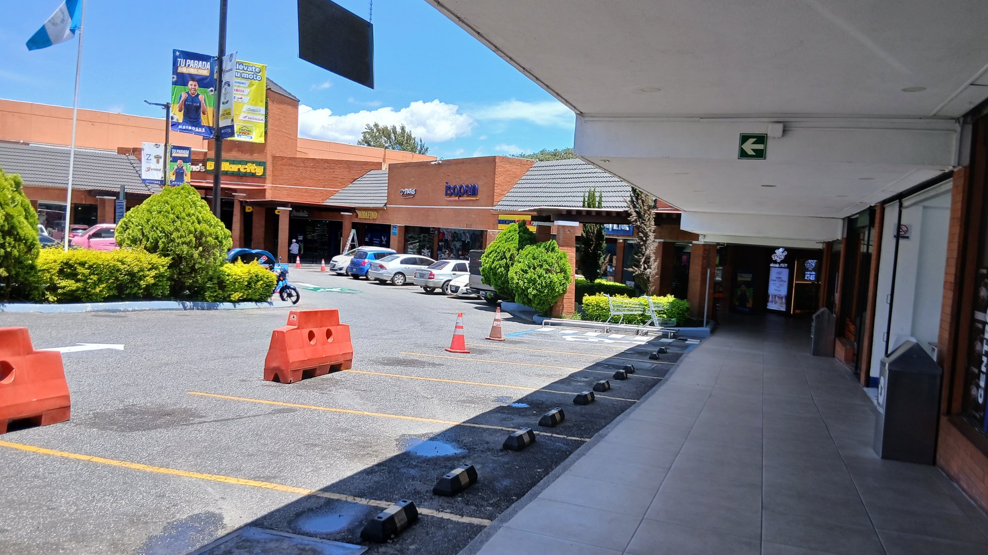 Local Comercial en Renta sobre Calzada Aguilar Batres, Ciudad de Guatemala - Miniatura 4