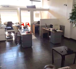 Oficina remodelada y amueblada