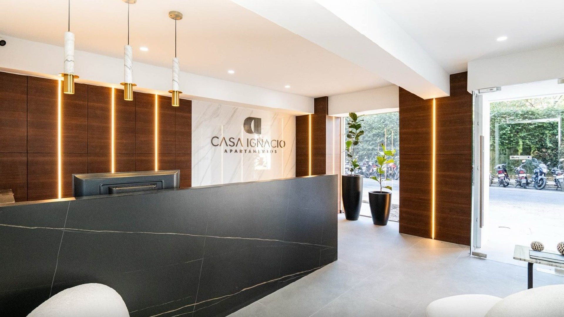 Apartamento con Jardín en Renta en Zona 10