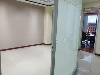EN RENTA AMPLIA OFICINA 205 MTS ZONA 10 REFORMA 10 - 3
