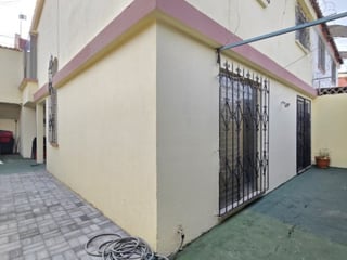 Casa en Venta San Cristóbal con Dos Locales Comerciales - Image 2