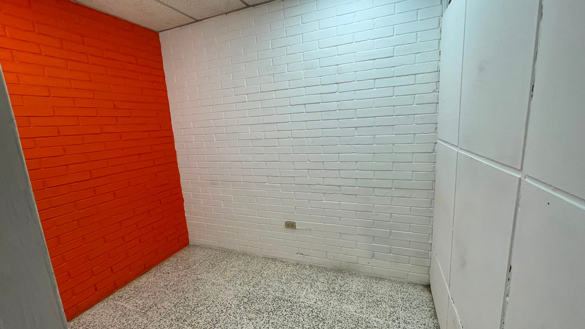 OFICINA EN EDIFICIO TIVOLI PLAZA ZONA 9 - Miniatura 4