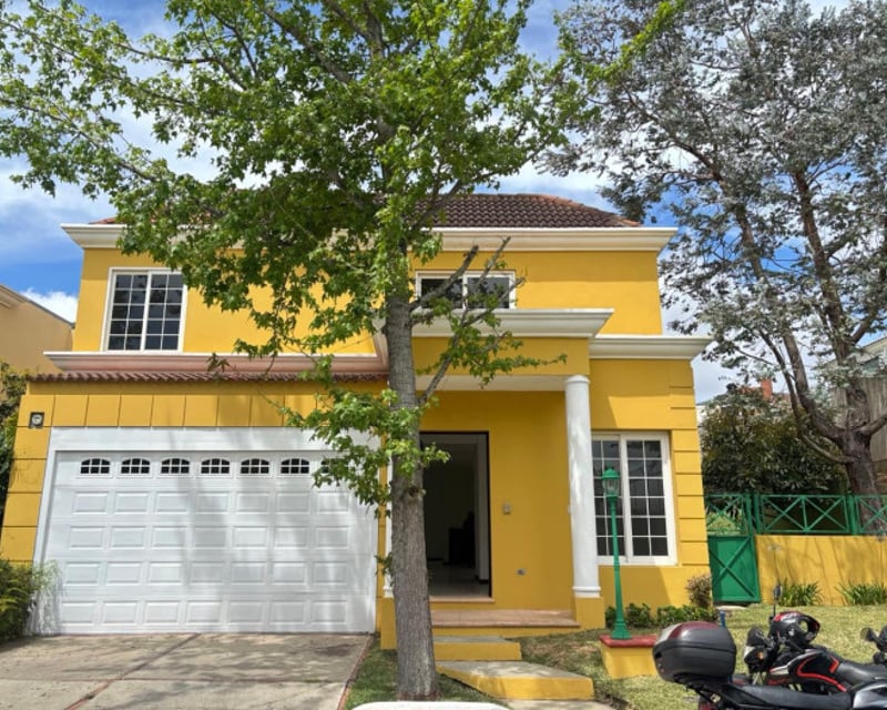 Casa en venta y renta condominio Entreverdes Fraijanes