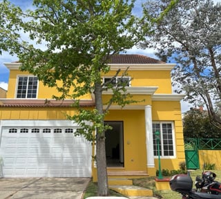 Casa en venta y renta condominio Entreverdes Fraijanes