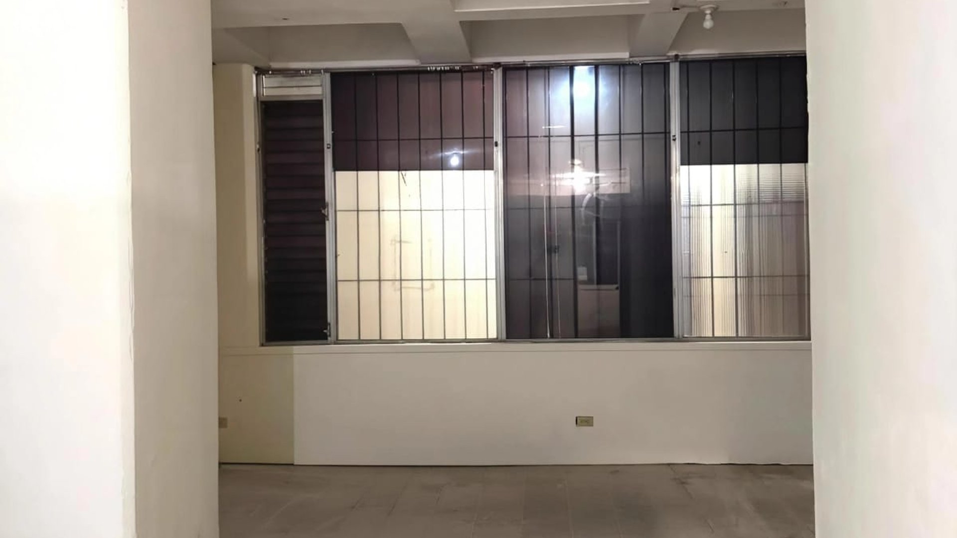 OFICINA EN ALQUILER  - Edificio El Centro, Zona 1 - Miniatura 4