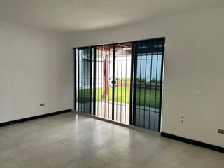 Casa en renta frente a Plaza Varieta Boulevard Rafael Landivar - 3