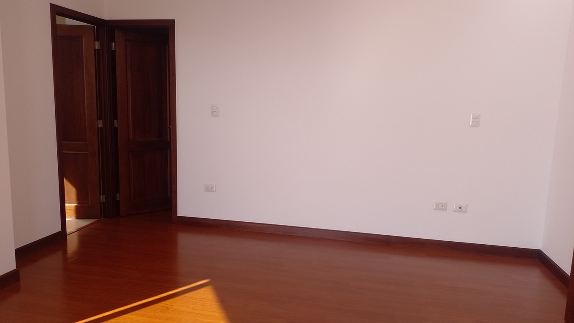 Alquilo Apartamento de 2 dormitorios Zona 15 - Miniatura 8