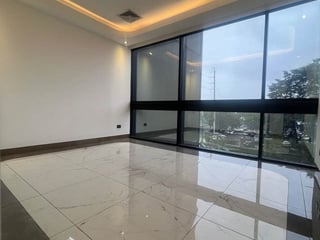 MUNDO INMOBILIARIO RENTA CLINICA EN ZONA 10 - 4