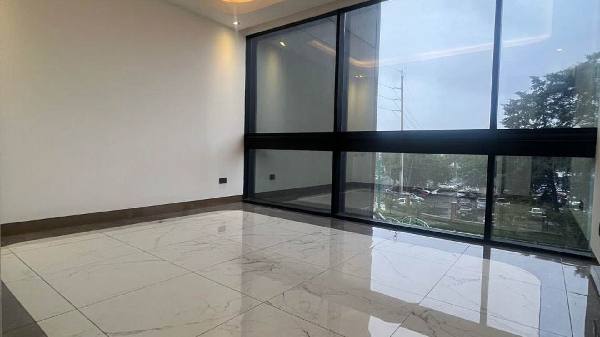 MUNDO INMOBILIARIO RENTA CLINICA EN ZONA 10 - Miniatura 4