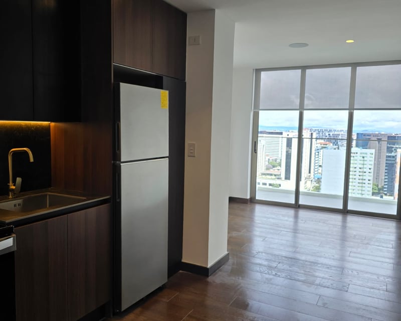 Apartamento en nivel medio en renta - 1 habitacion en zona 10 Ref-5778