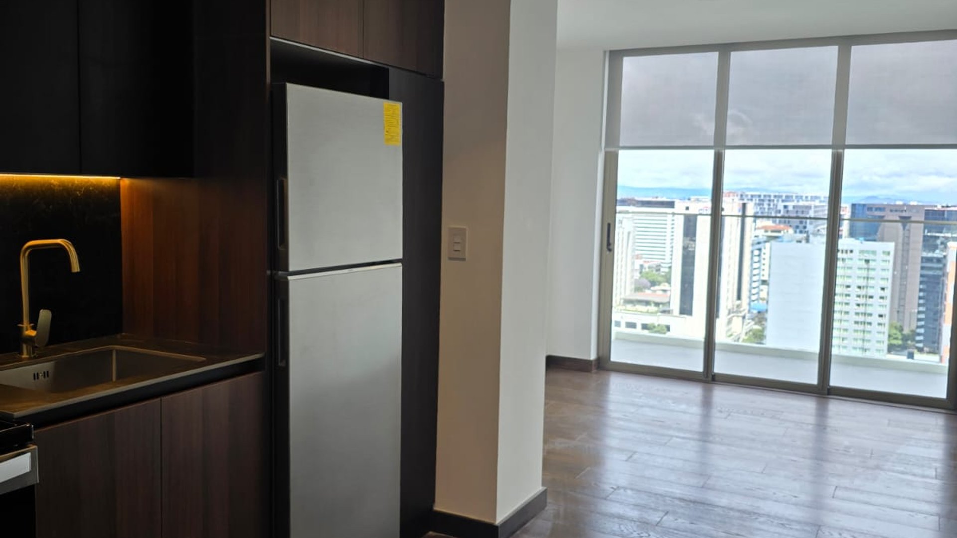 Apartamento en nivel medio en renta - 1 habitacion en zona 10 Ref-5778