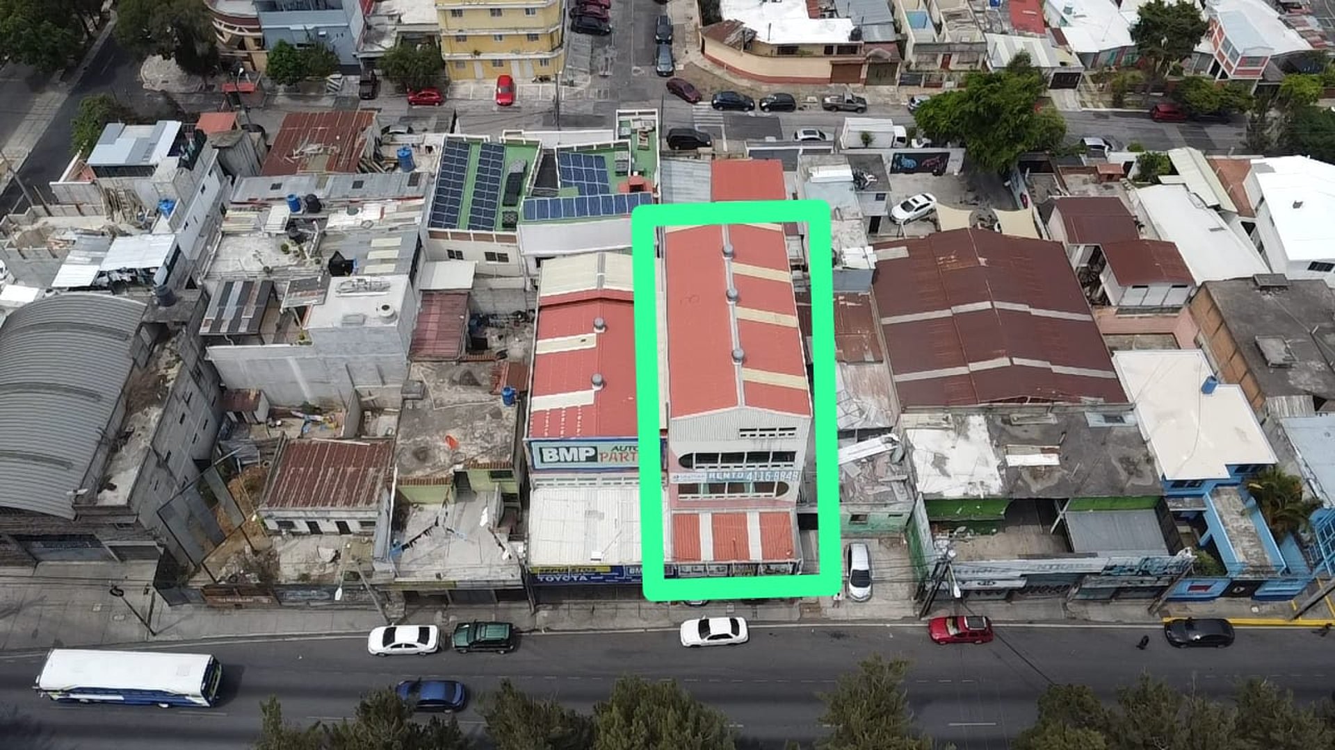 Edificio en renta o venta, sobre Calzada San Juan - Miniatura 2
