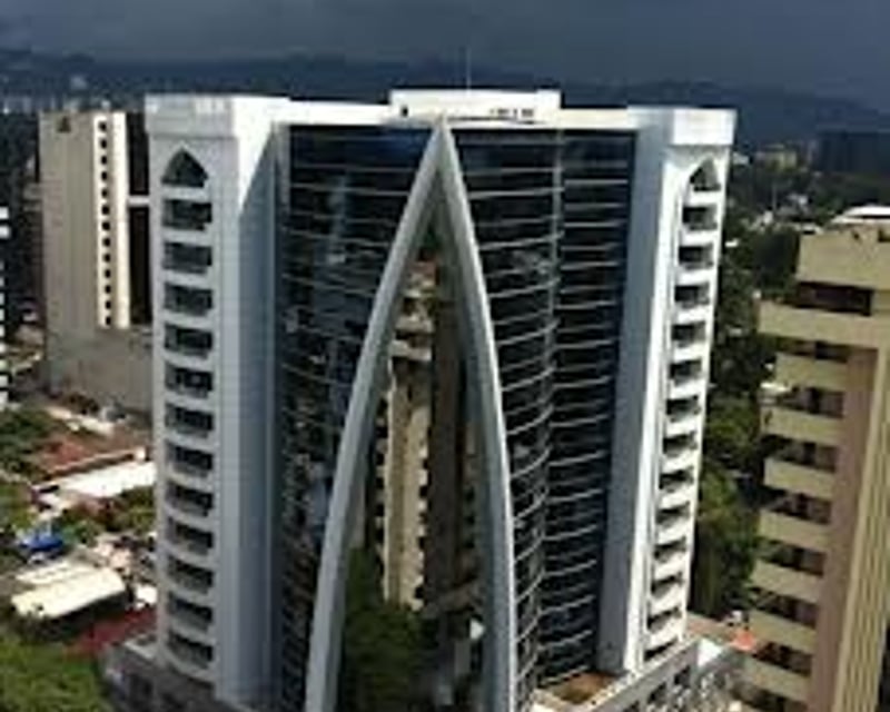 📍 OFICINA EN RENTA – 160 M² + 5 OFICINAS | DUBAI CENTER | ZONA 10