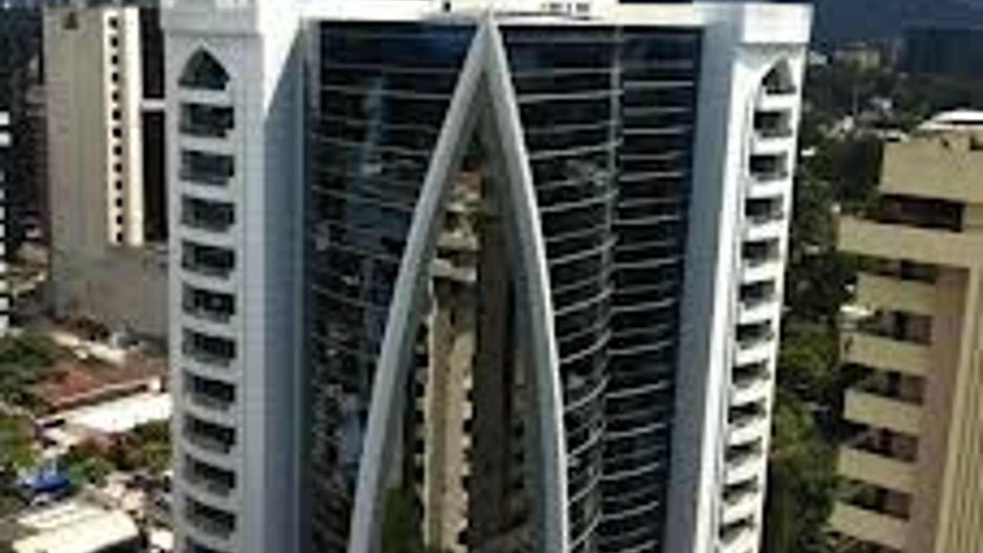 📍 OFICINA EN RENTA – 160 M² + 5 OFICINAS | DUBAI CENTER | ZONA 10