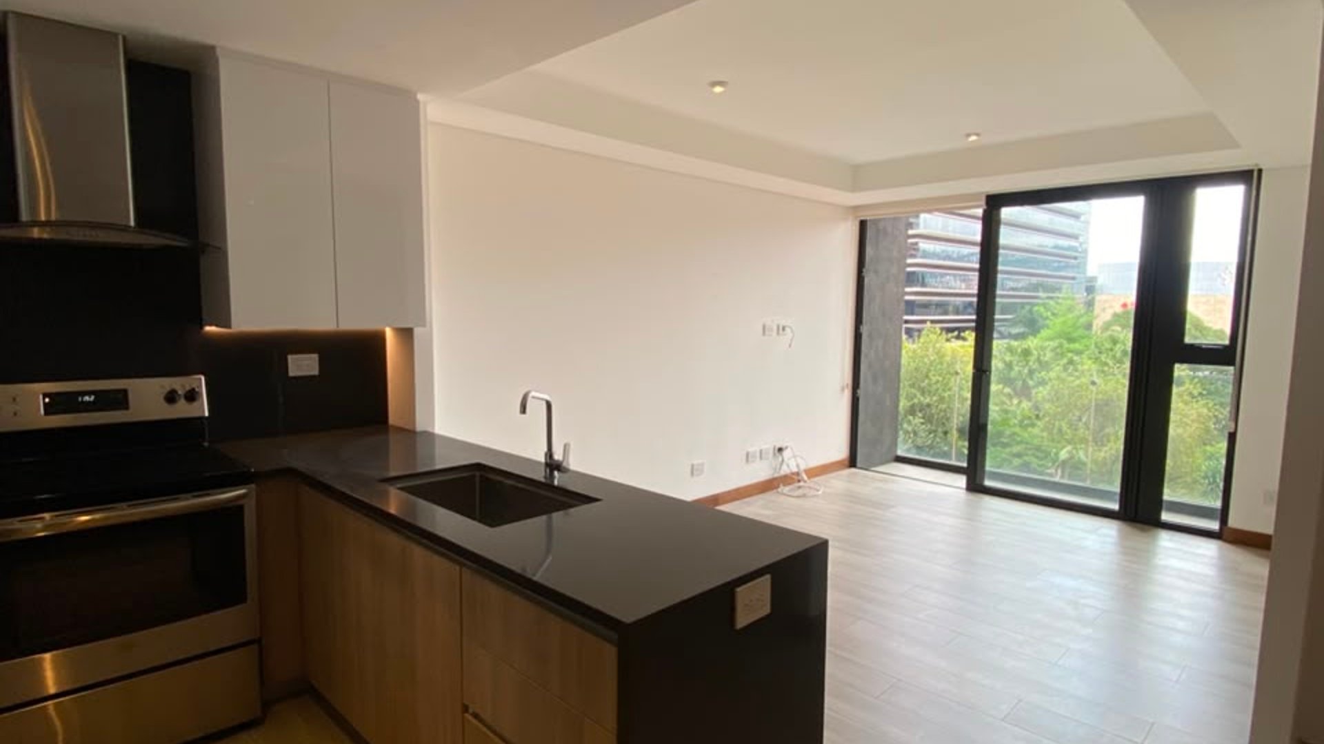 ???? APARTAMENTO EN RENTA – 2 HAB + BALCÓN | RESERVA DIEZ | ZONA 10 - Miniatura 4