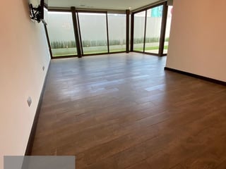 Apartamento en Venta con jardín , zona 10 - 4