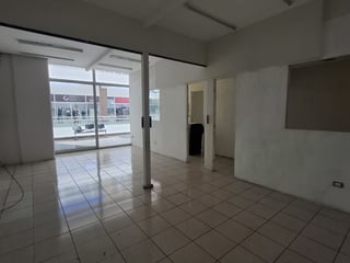 Local Comercial  en Renta en zona 7 sobre la Roosevelt - Image 2