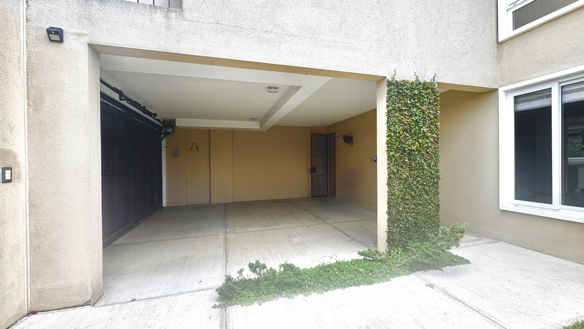 Casa de esquina en venta, Cumbres de la Arboleda - Miniatura 4