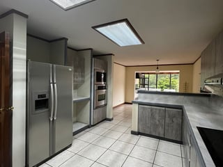 Casa grande en venta La Montaña zona 16 - 2