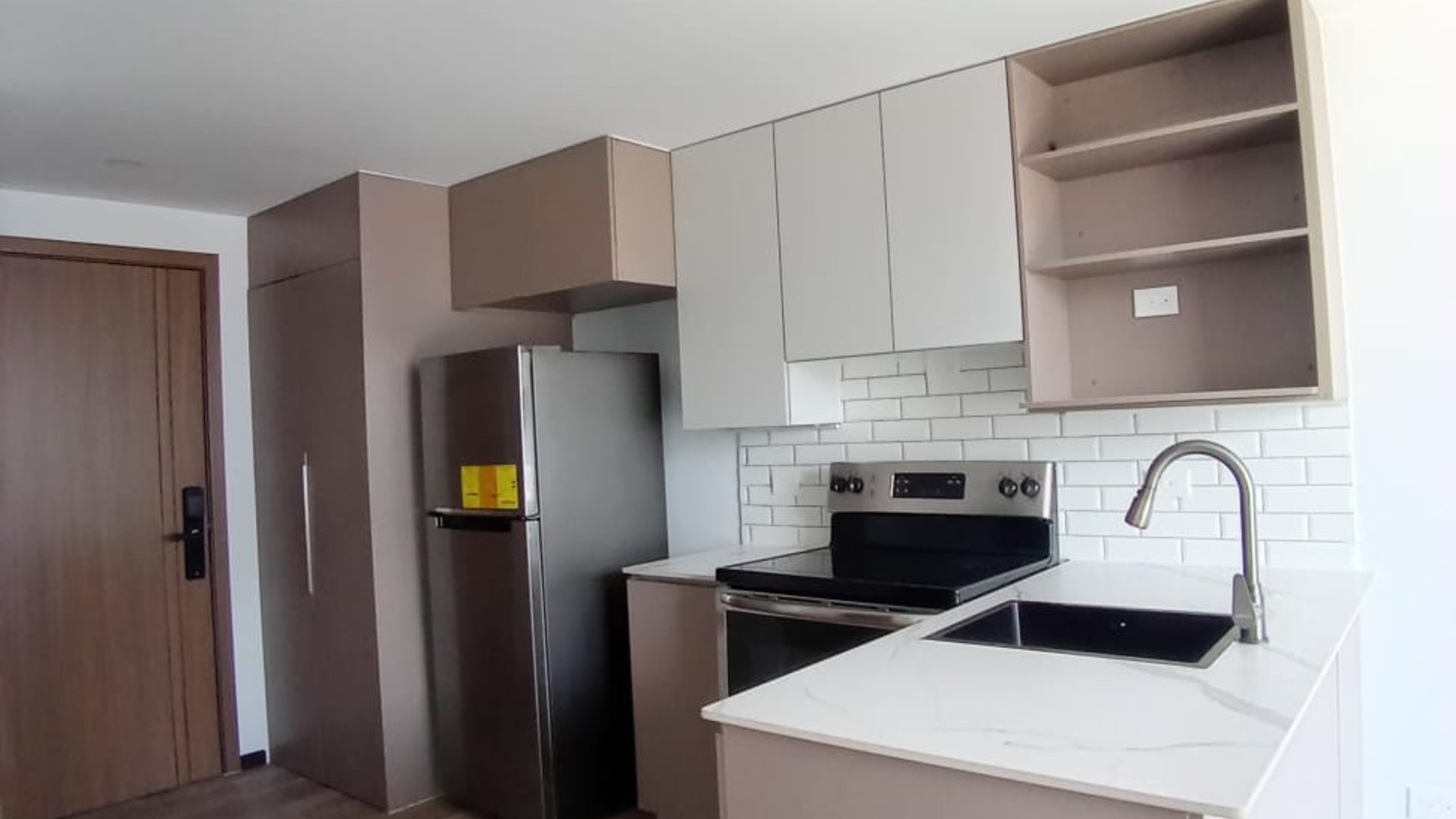 ???? APARTAMENTO EN VENTA – 1 HAB + RENTADO | BIKO | ZONA 10 - Miniatura 4