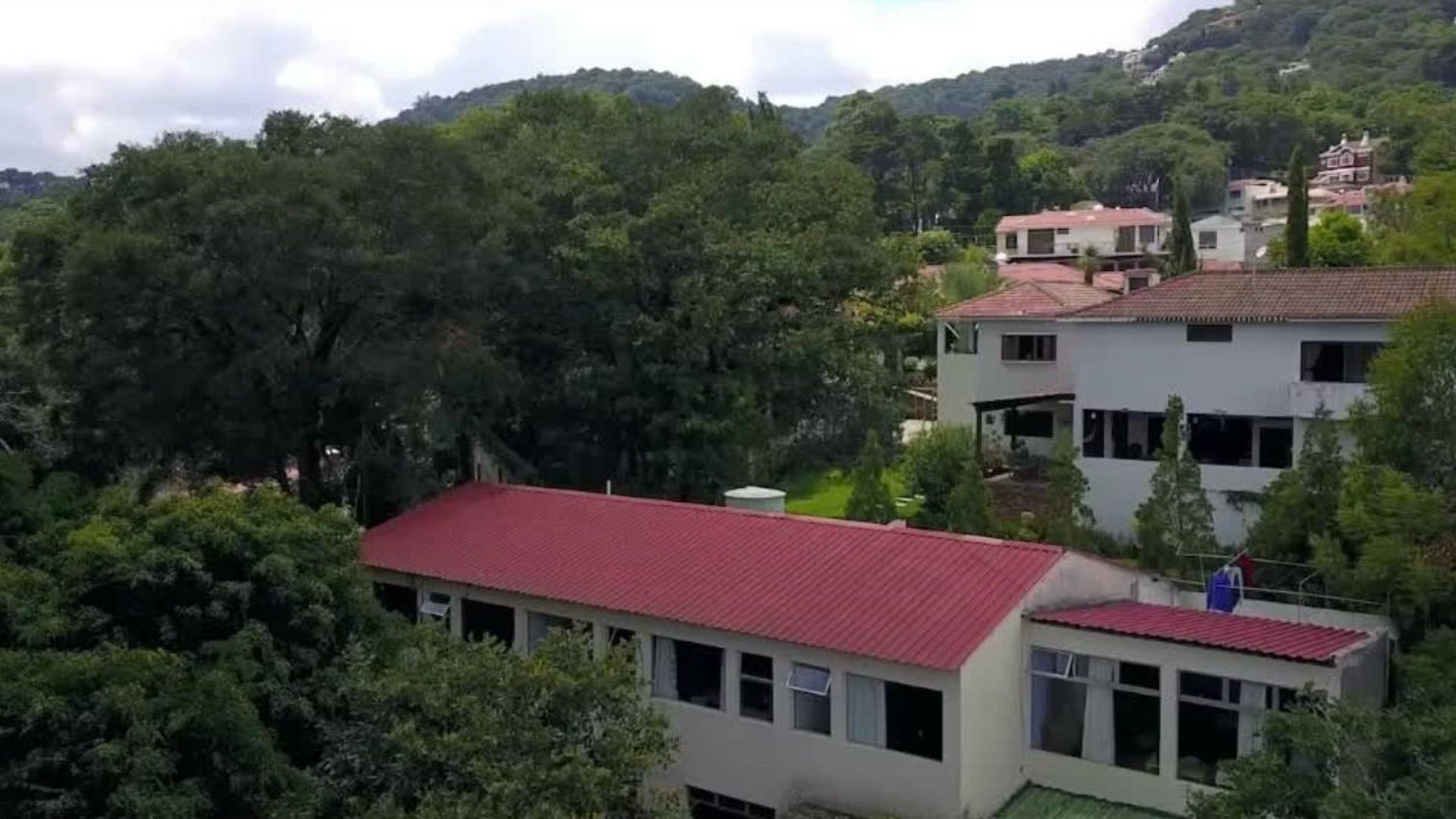 *Venta de propiedad con 5 Apartamentos Km 21 Carr. Interamericana*