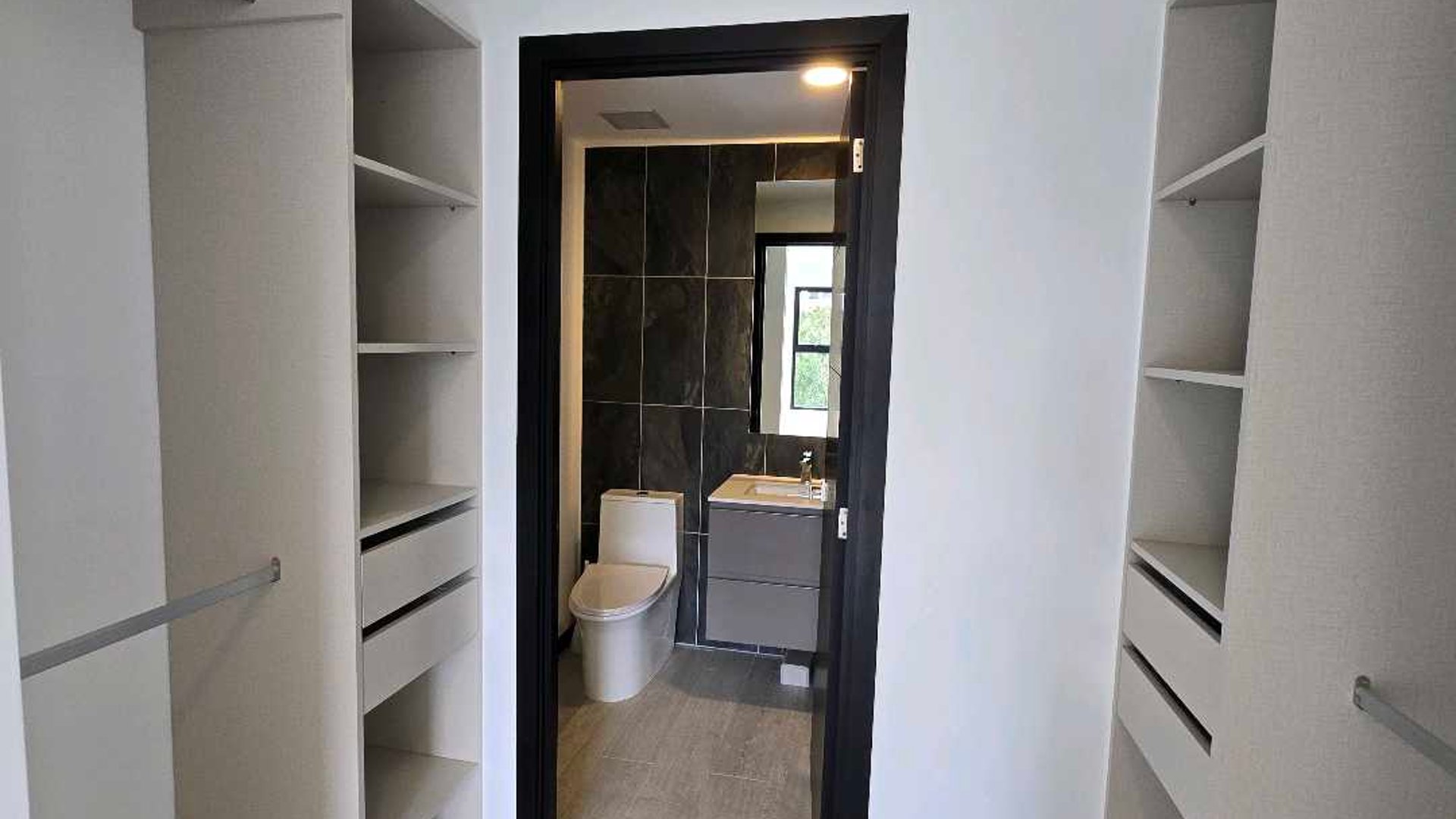 APARTAMENTO SEMIAMUEBLADO EN ALQUILER EN ZONA 13 - Miniatura 13