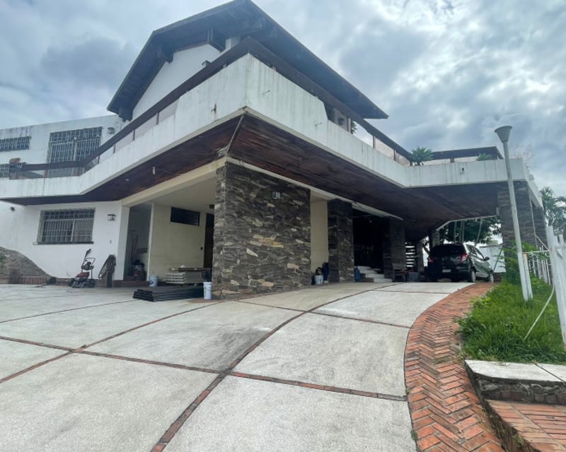 Casa en venta carretera al Mayan Golf Club Villa Nueva