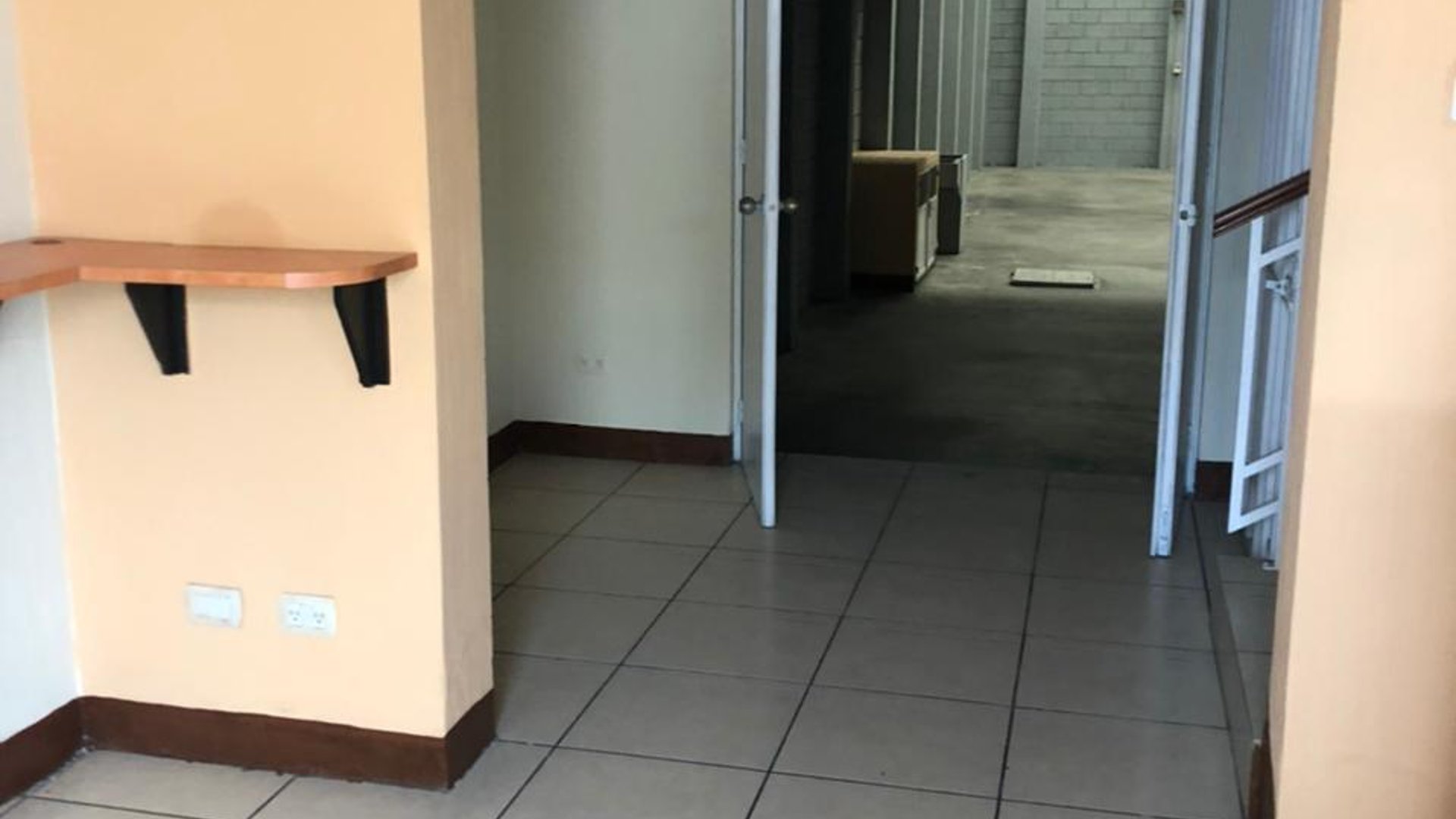 Alquilo Ofibodega en zona 4 de Mixco - Miniatura 6