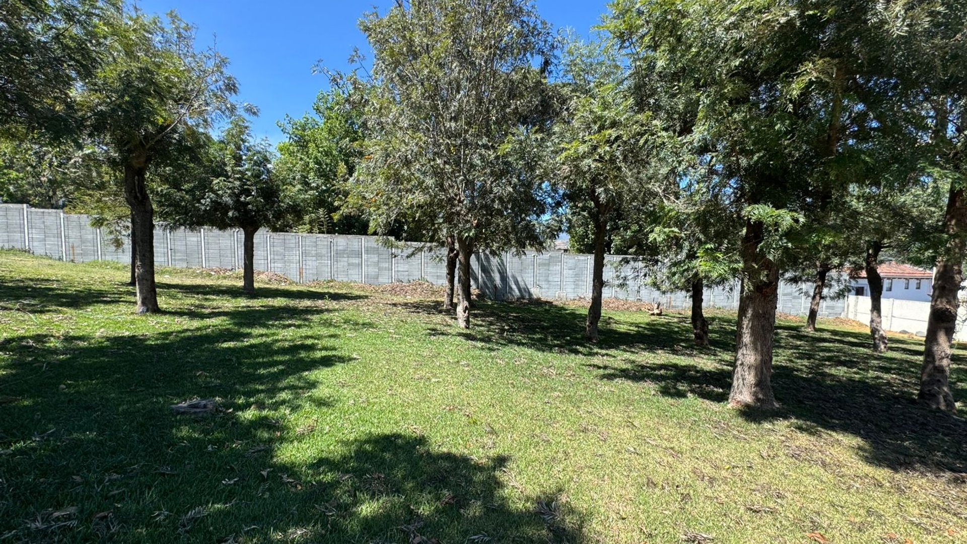 TERRENO TOTALMENTE PLANO EN VENTA EN COND. SAN PEDRO LAS HURTAS - Miniatura 4