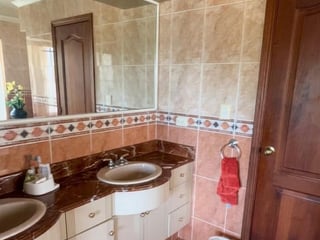 Lujosa Residencia en Venta - Zona 16, Ciudad de Guatemala - Image 11