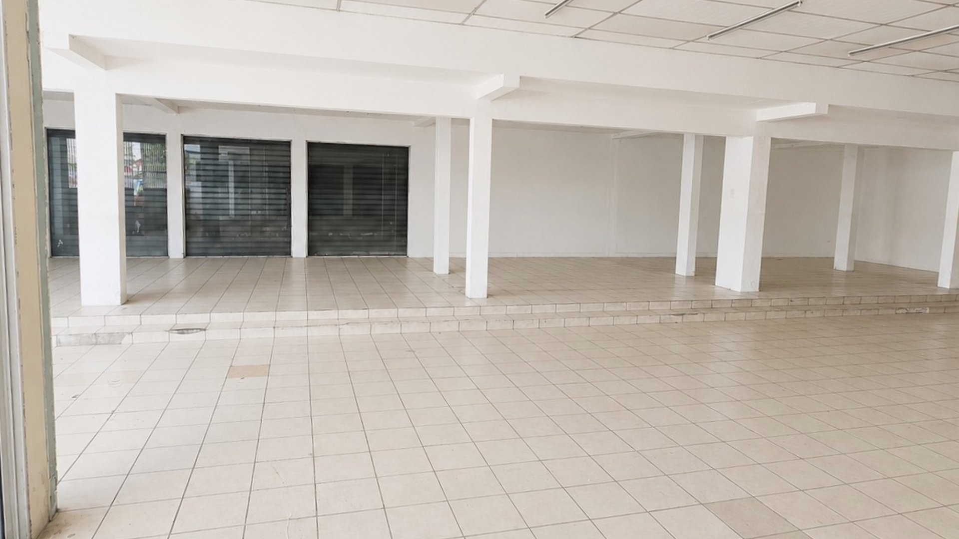 ???? BODEGA EN RENTA – 476 M² SOBRE BOULEVARD PRINCIPAL | ZONA 18 - Miniatura 5