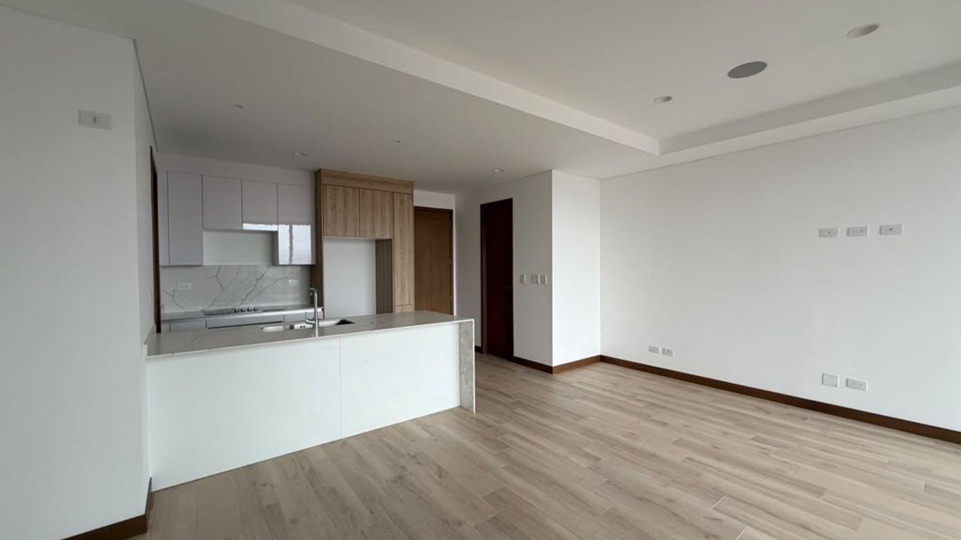 Alquiler apartamento 3 Dormitorios nuevo | Ferré Diez Zona 10 (B)
