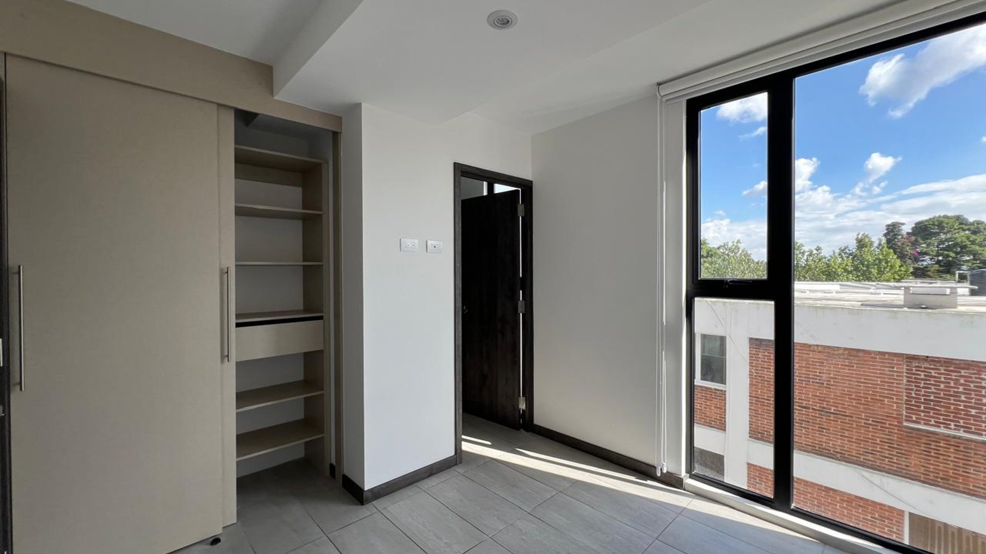 ALQUILER DE LINDO APARTAMENTO - MOREA, ZONA 15 - Miniatura 5