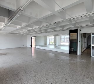 Oficina en Renta en zona 9 con 11 ambientes Ref-5103