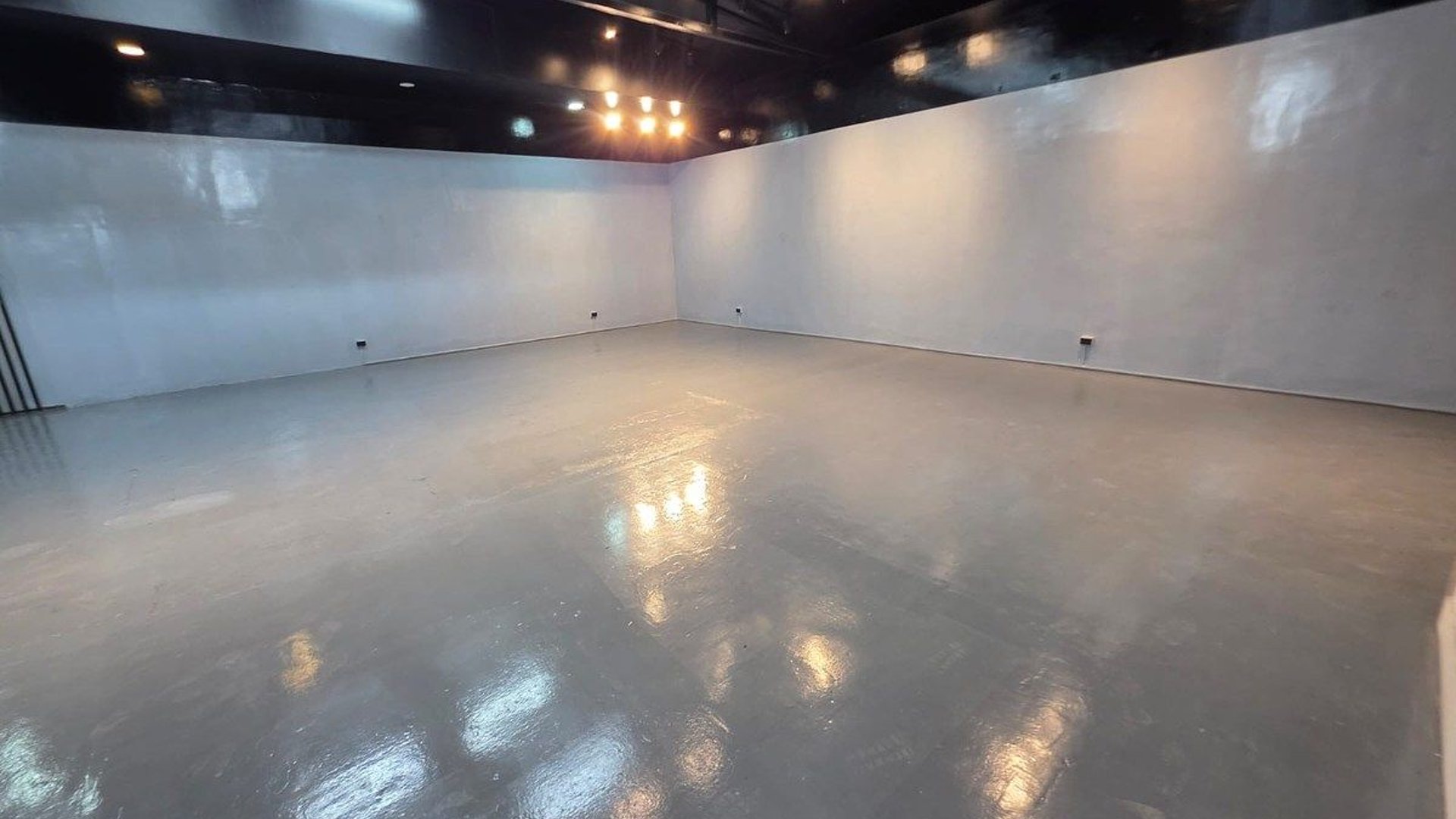PROPIEDAD EN ALQUILER IDEAL PARA SHOWROOM U OFICINAS – ZONA 10 - Miniatura 5