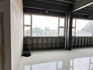 Rento Oficina Comercial en plaza Canadá zona 12 - 4